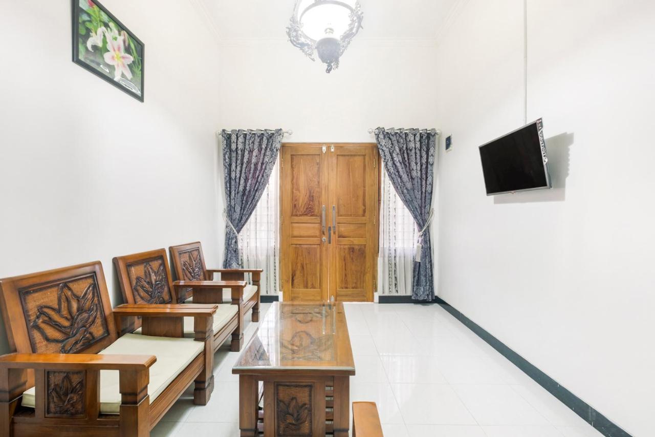 Oyo 3267 Omah Suryo Hotel Джокякарта Екстериор снимка
