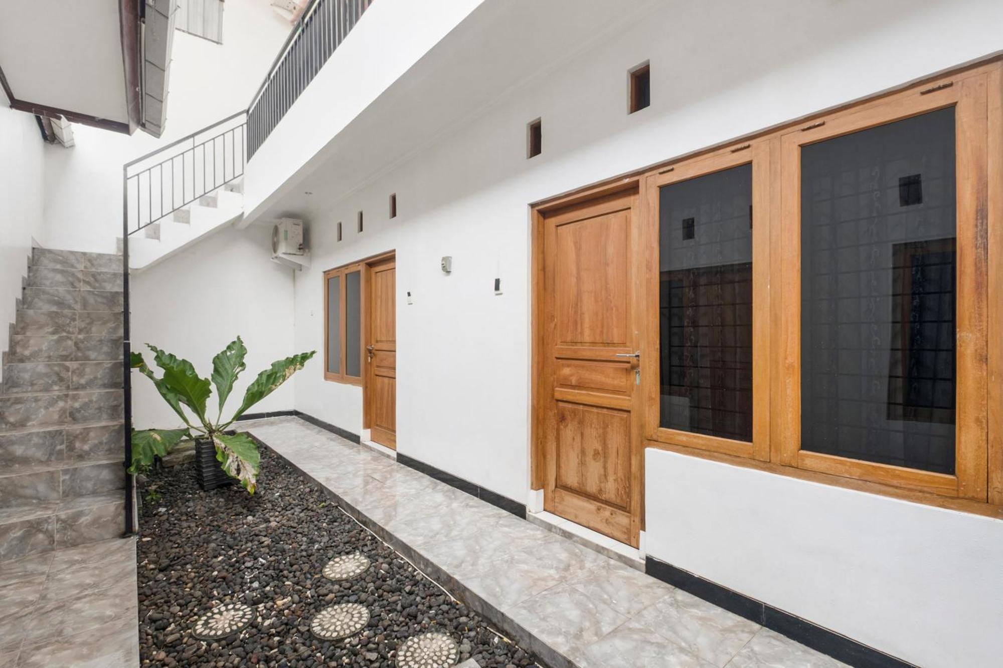 Oyo 3267 Omah Suryo Hotel Джокякарта Екстериор снимка
